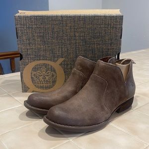 Born Women’s Distressed Taupe Kerri Full-Grain Bootie